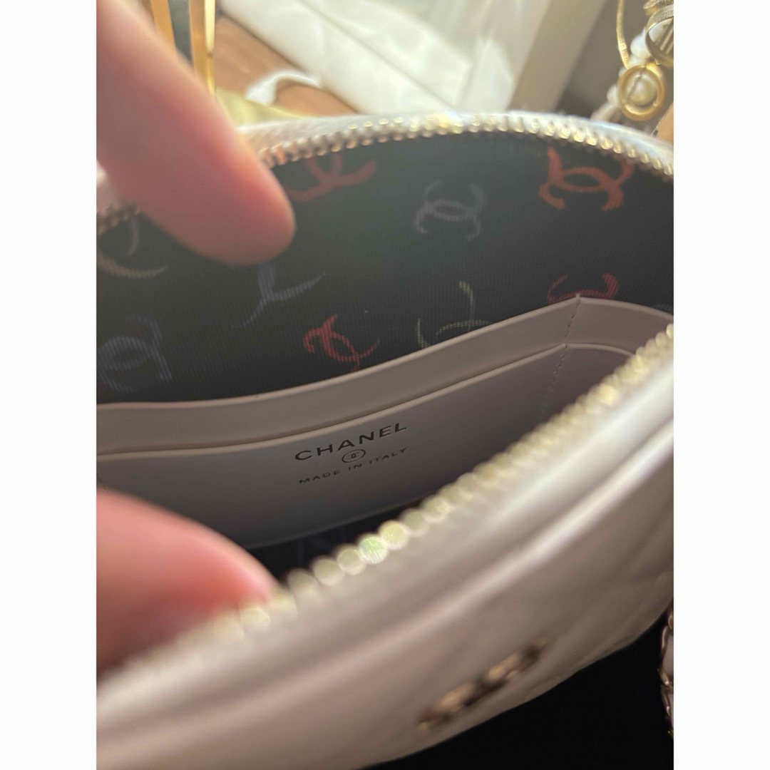 CHANEL(シャネル)のレア  2024 Chanel チェーン クラッチ ホワイト レディースのバッグ(その他)の商品写真
