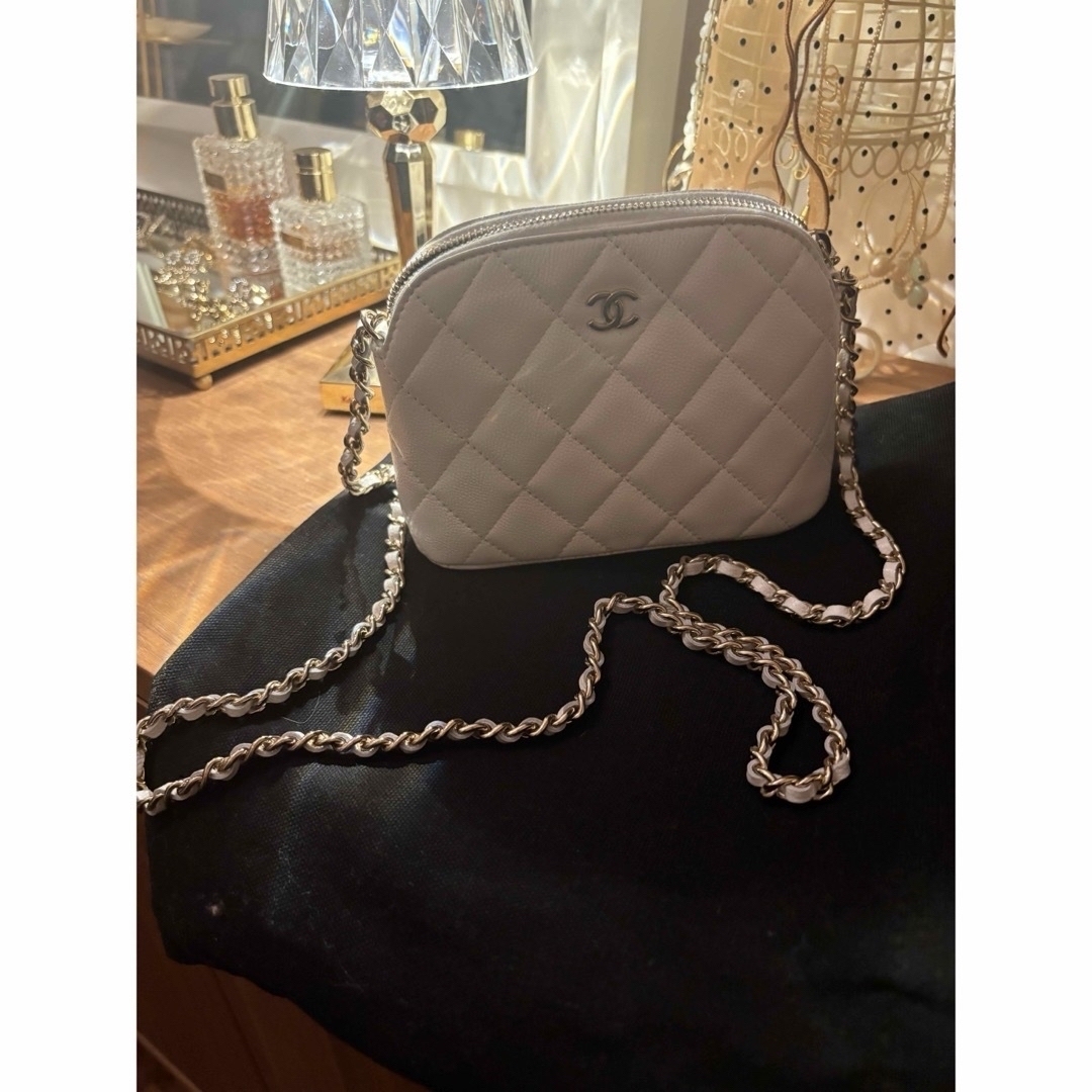 CHANEL(シャネル)のレア  2024 Chanel チェーン クラッチ ホワイト レディースのバッグ(その他)の商品写真