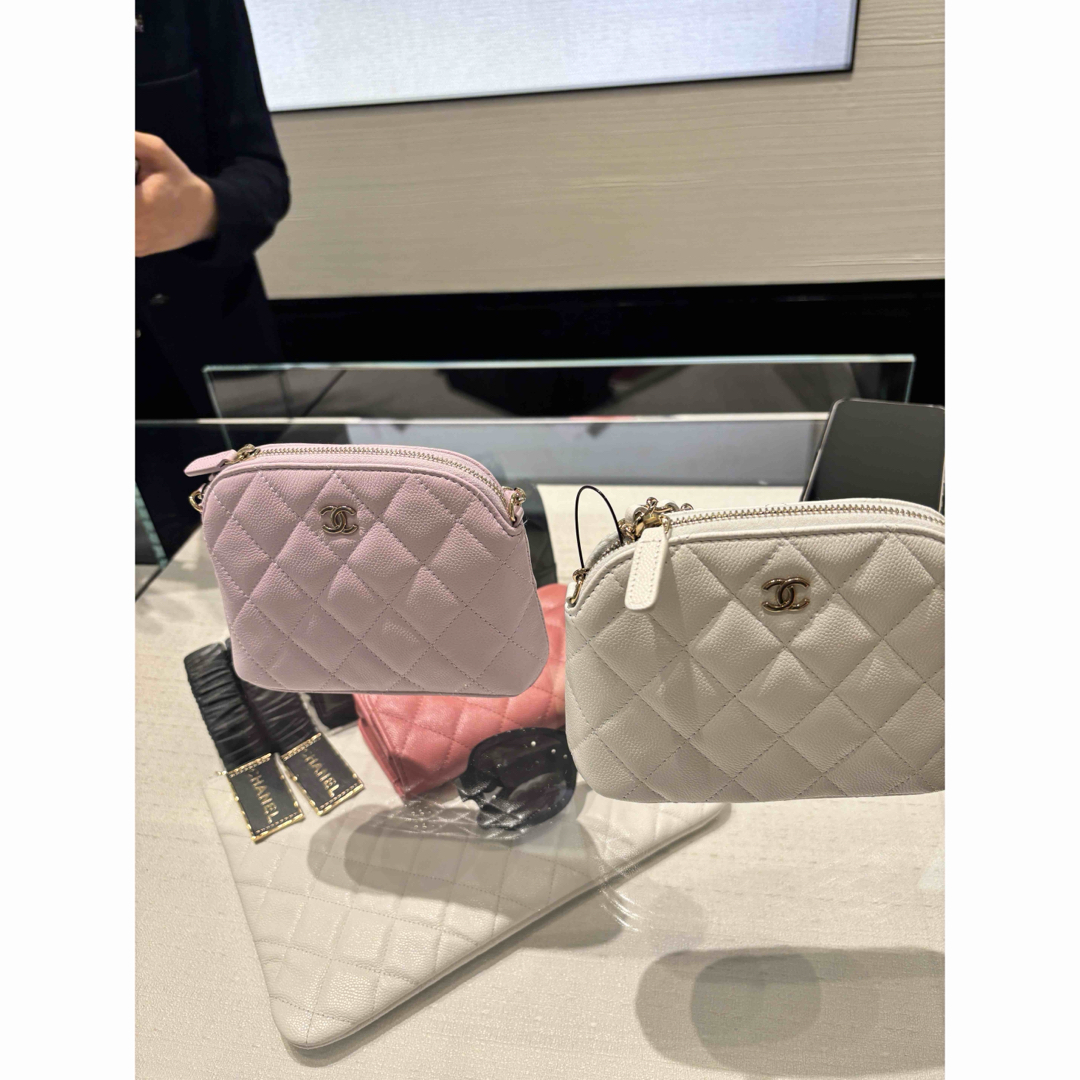CHANEL - レア 2024 Chanel チェーン クラッチ ホワイトの通販 CHANEL - レア 2024 Chanel チェーン クラッチ ホワイトの通販