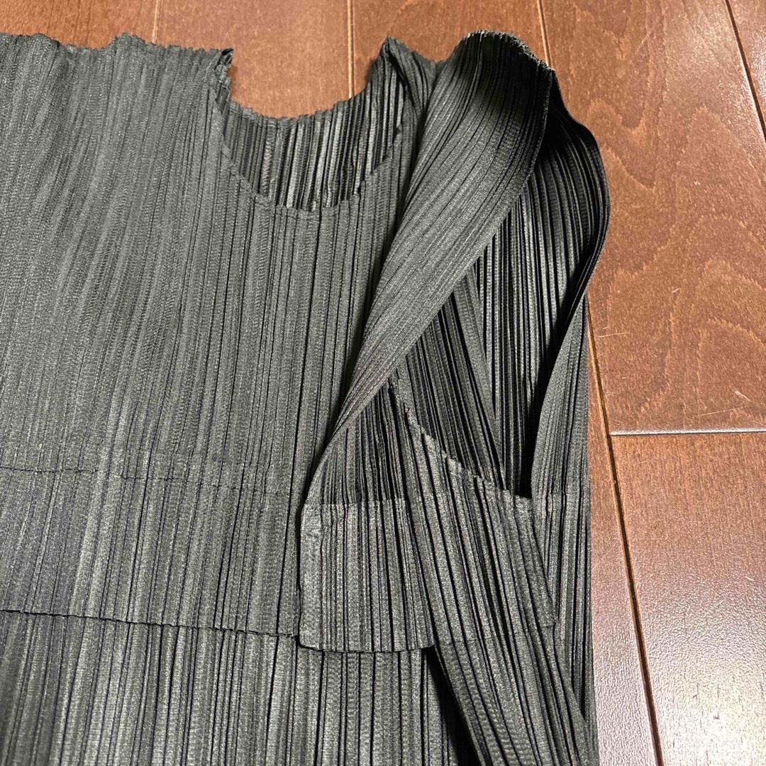 PLEATS PLEASE ISSEY MIYAKE(プリーツプリーズイッセイミヤケ)のプリーツプリーズMONTHLY COLORS CHARCOALサイズ5 レディースのワンピース(ロングワンピース/マキシワンピース)の商品写真