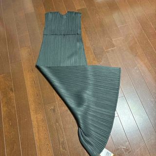 プリーツプリーズイッセイミヤケ(PLEATS PLEASE ISSEY MIYAKE)のプリーツプリーズMONTHLY COLORS CHARCOALサイズ5(ロングワンピース/マキシワンピース)