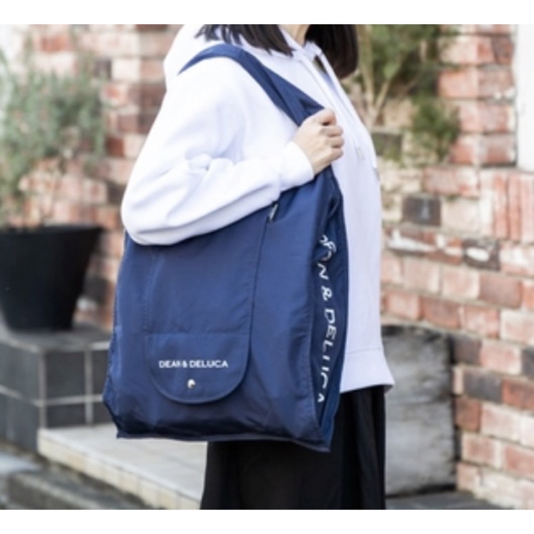 DEAN & DELUCA(ディーンアンドデルーカ)の【新品】エコバッグ折り畳みバッグネイビーDEAN＆DELUCAディーン&デルーカ レディースのバッグ(エコバッグ)の商品写真