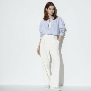 ユニクロ(UNIQLO)の★新品 タグなし★ユニクロ ワイドタックパンツ ホワイト 丈長め L(カジュアルパンツ)