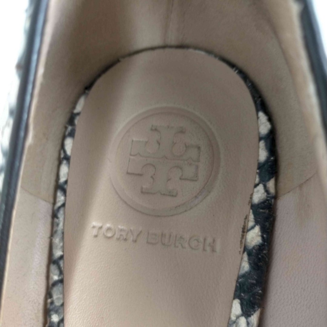 Tory Burch(トリーバーチ)のTORY BURCH(トリーバーチ) パイソン柄ロゴプレートヒールパンプス レディースの靴/シューズ(ハイヒール/パンプス)の商品写真