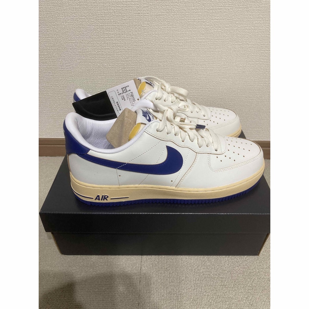 NIKE(ナイキ)の【新品】メンズ28.5cm ナイキ エアフォース1 07 ホワイト/ブルー メンズの靴/シューズ(スニーカー)の商品写真