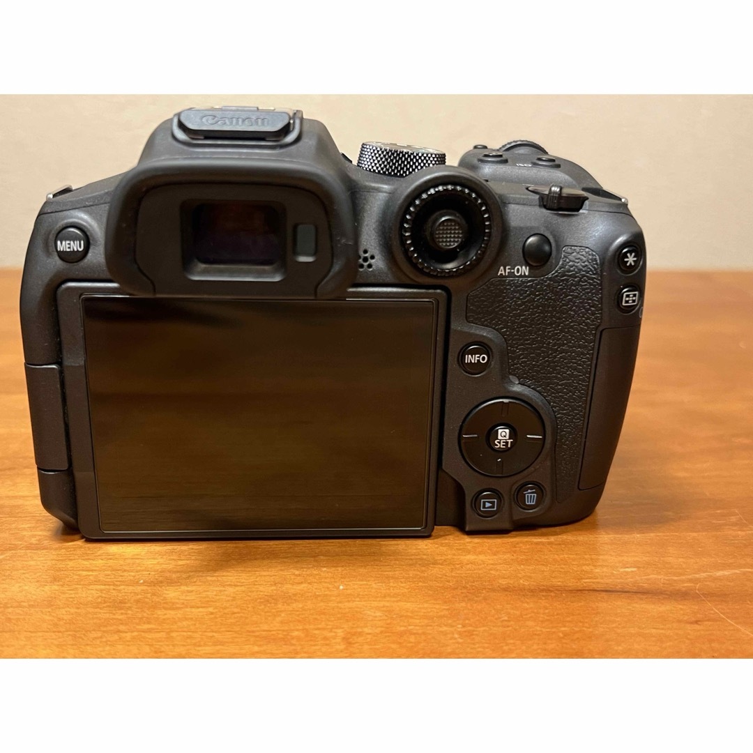 Canon(キヤノン)の【美品】Canon EOS R7 デジタルカメラ ボディ スマホ/家電/カメラのカメラ(ミラーレス一眼)の商品写真