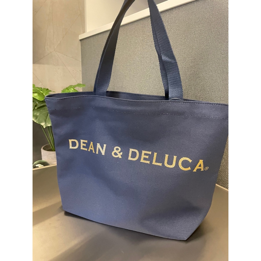 DEAN & DELUCA(ディーンアンドデルーカ)の新品★DEAN&DELUCA ディーンアンドデルーカトートバッグネイビーLサイズ レディースのバッグ(トートバッグ)の商品写真