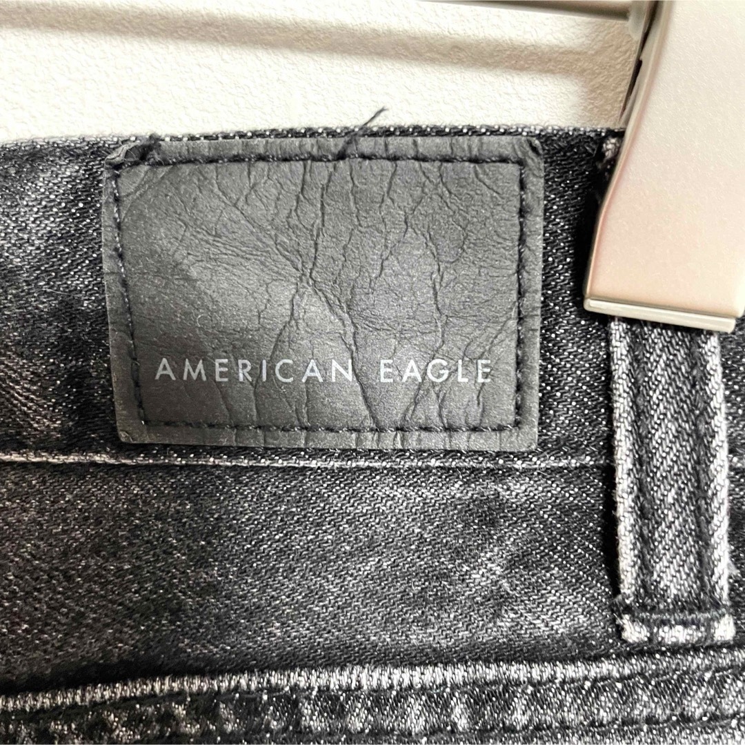 American Eagle(アメリカンイーグル)のAmerican eagle 　ダメージデニムパンツ　クラッシュ　ブラック レディースのパンツ(デニム/ジーンズ)の商品写真