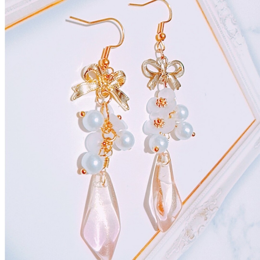 【土日限定100円引き白花✖ガラスの花びらグラデーPierce/earrings レディースのアクセサリー(ピアス)の商品写真