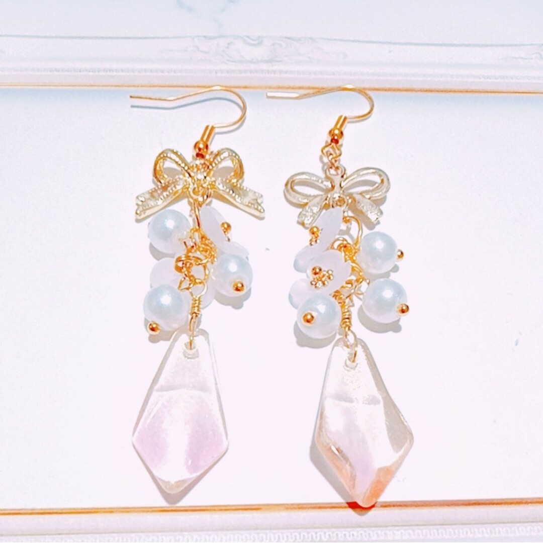 【土日限定100円引き白花✖ガラスの花びらグラデーPierce/earrings レディースのアクセサリー(ピアス)の商品写真