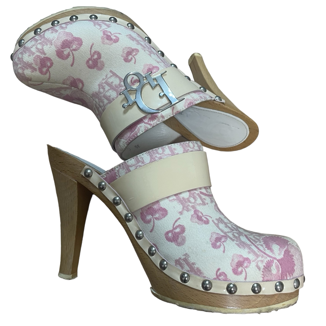 Christian Dior(クリスチャンディオール)のChristian Dior  ガーリー　ブロッサム　トロッター　ブーティ 35 レディースの靴/シューズ(サンダル)の商品写真