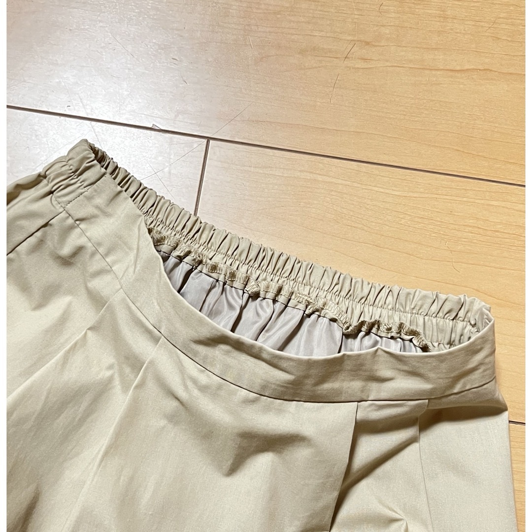 GU(ジーユー)のGU  フレアスカート　ベージュ レディースのスカート(ロングスカート)の商品写真