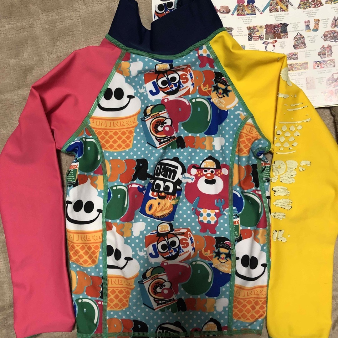 JAM(ジャム)のJAMおすわりボーイズラッシュガード(110)ストーリーズ キッズ/ベビー/マタニティのキッズ服男の子用(90cm~)(Tシャツ/カットソー)の商品写真