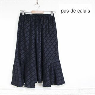 パドカレ(pas de calais)のパドカレ　フレア　スカート　ミモレ丈　総柄　38　M　紺(ロングスカート)