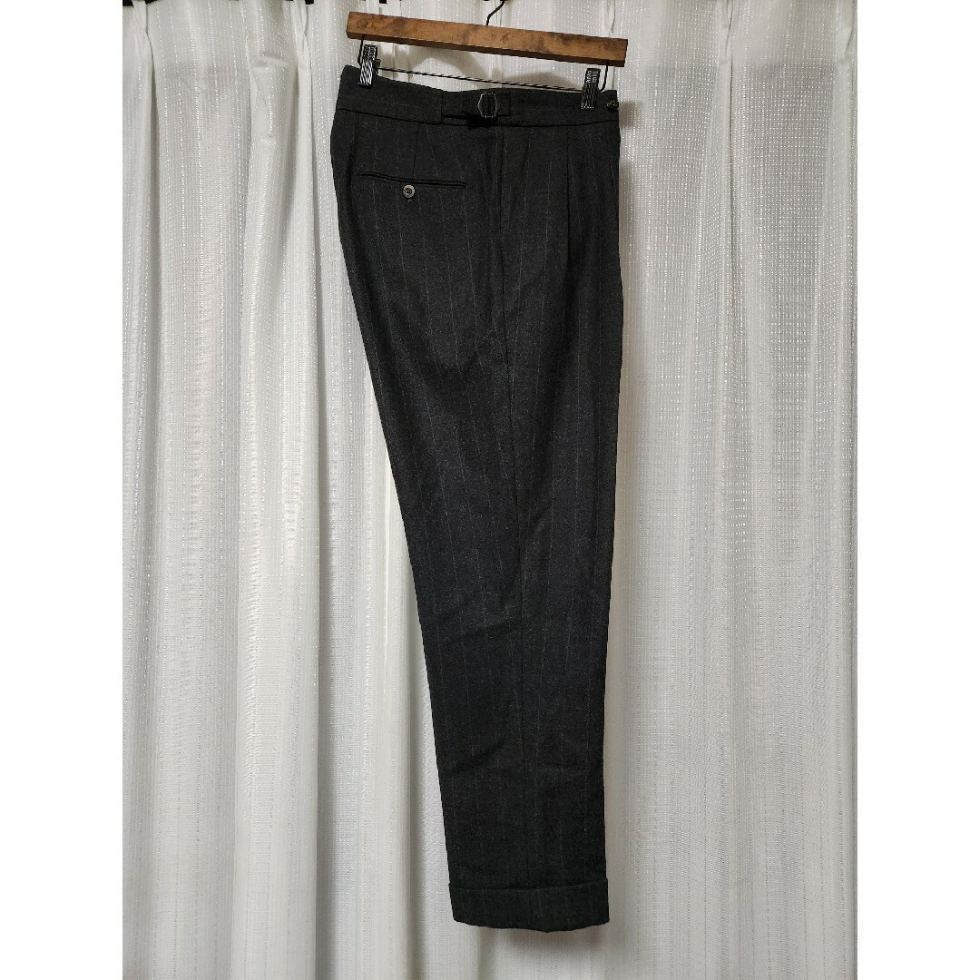 BERWICH(ベルウィッチ)のBERWICH　ベルウィッチ　SCOTCH　濃灰　ストライプ　46　秋冬 メンズのパンツ(スラックス)の商品写真