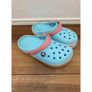 クロックス(crocs)の【クロックス】キッズ  サンダル　C12  18.5  女の子　水色　ピンク(サンダル)