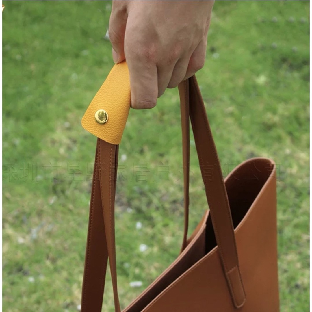 ハンドルカバー　レザー　バッグの持ち手に　カバン　ネイビーハンドルカバー　2枚組 レディースのバッグ(トートバッグ)の商品写真