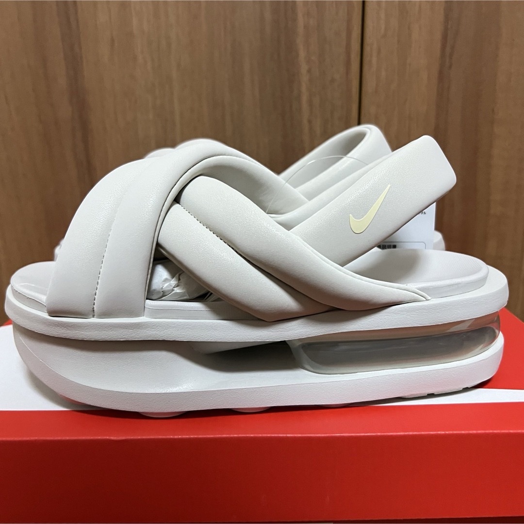 NIKE(ナイキ)のNIKE AIR MAX ISLA エアマックスアイラ 24cm レディースの靴/シューズ(サンダル)の商品写真