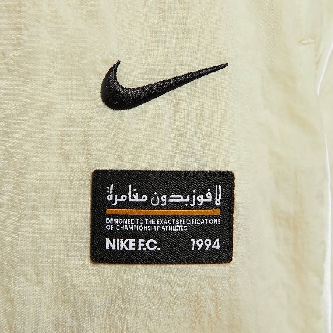 NIKE(ナイキ)の[新品] NIKE ナイキ ウーブンパンツ NIKE FC ナイロンパンツ L メンズのパンツ(その他)の商品写真