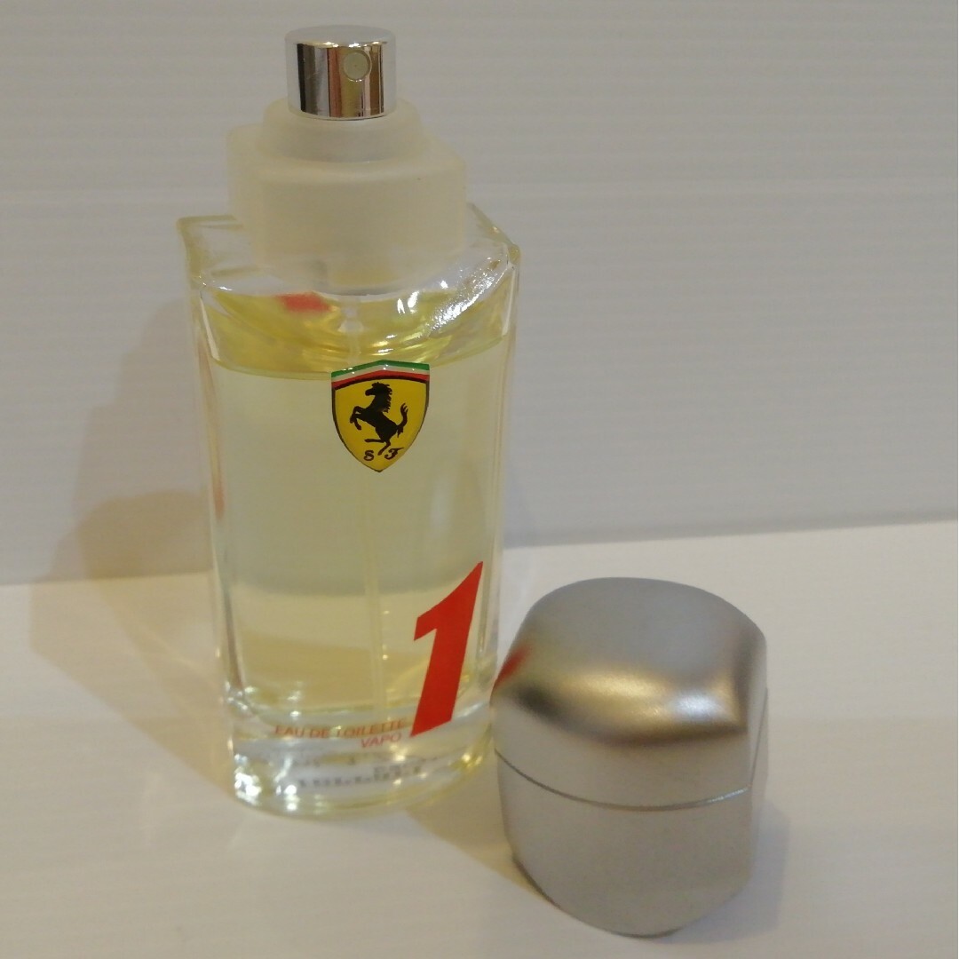 Ferrari(フェラーリ)のFerrari フェラーリ ワン オードトワレ 50ml コスメ/美容の香水(香水(男性用))の商品写真