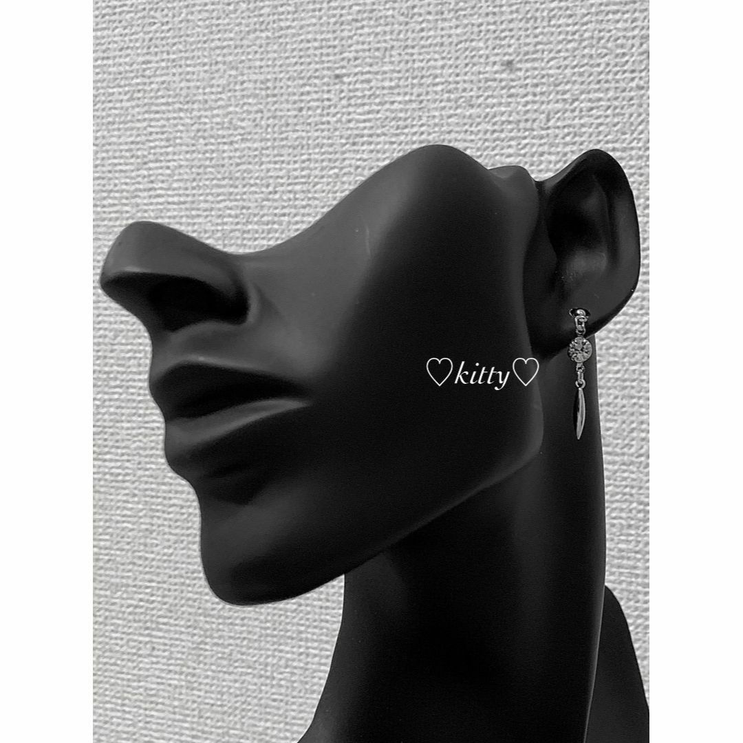 【クリスタルドロップピアス シルバー 2個】ステンレス メンズのアクセサリー(ピアス(両耳用))の商品写真