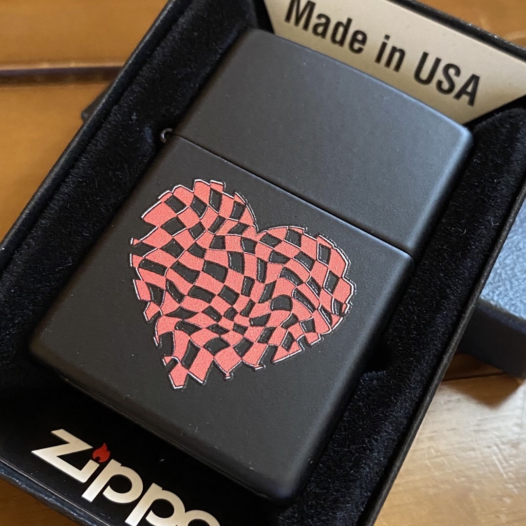 ZIPPO(ジッポー)のZIPPO USA ハート ブラックマット 新品 未使用品  オイルライター メンズのファッション小物(タバコグッズ)の商品写真