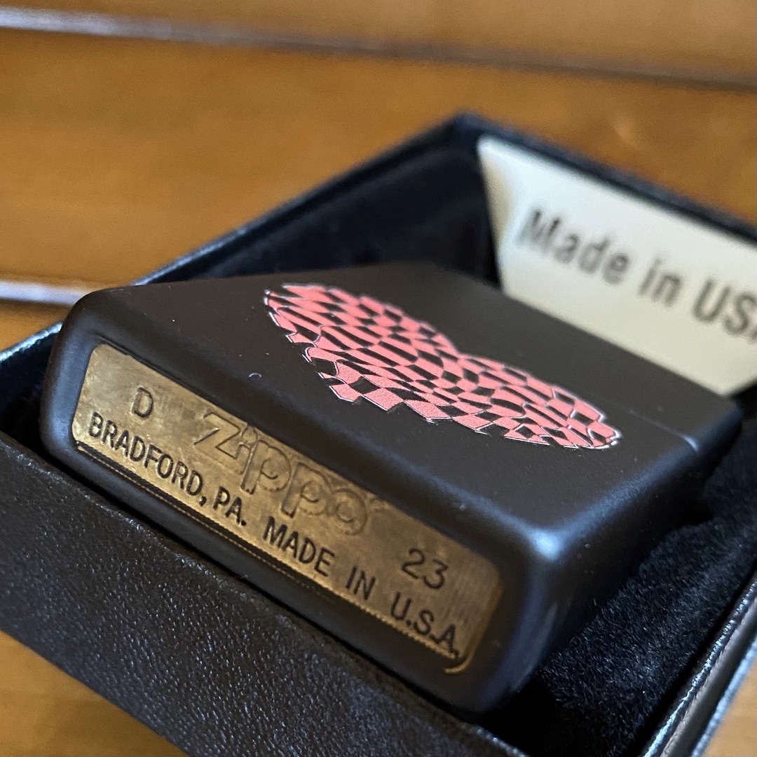 ZIPPO(ジッポー)のZIPPO USA ハート ブラックマット 新品 未使用品  オイルライター メンズのファッション小物(タバコグッズ)の商品写真