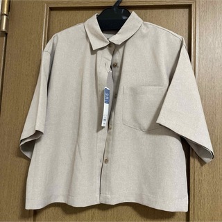 ジーユー(GU)のGU クロップドシャツ(5部袖)  ベージュ　Lサイズ(シャツ/ブラウス(半袖/袖なし))