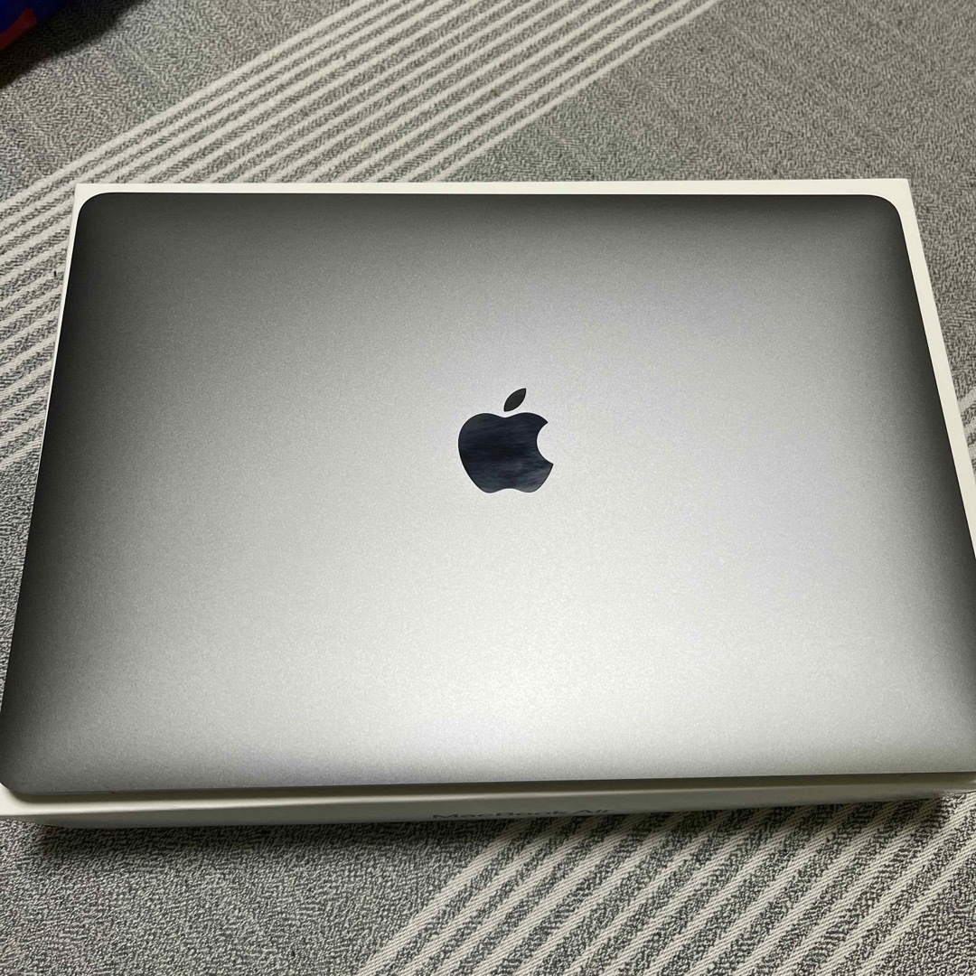 Apple(アップル)のMacBookAir 13 シルバー スマホ/家電/カメラのPC/タブレット(ノートPC)の商品写真