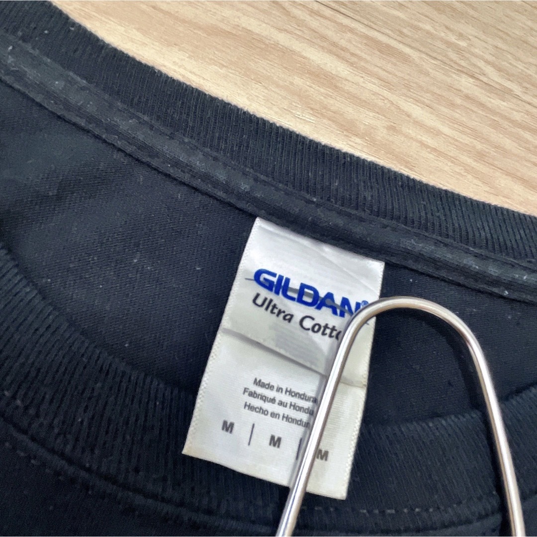 GILDAN(ギルタン)のUSA古着　GILDAN　長袖Tシャツ　ブラック　プリント　ロゴ　ロング　ロンT メンズのトップス(Tシャツ/カットソー(七分/長袖))の商品写真