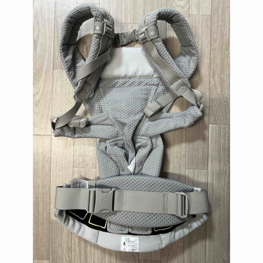 Ergobaby(エルゴベビー)のエルゴベビー OMNI Breeze パールグレー CREGBCZ360PGRY キッズ/ベビー/マタニティの外出/移動用品(抱っこひも/おんぶひも)の商品写真