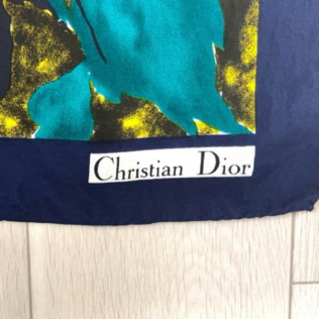 Dior(ディオール)のdior クリスチャンディオール　スカーフ　花柄　鮮やか レディースのファッション小物(バンダナ/スカーフ)の商品写真