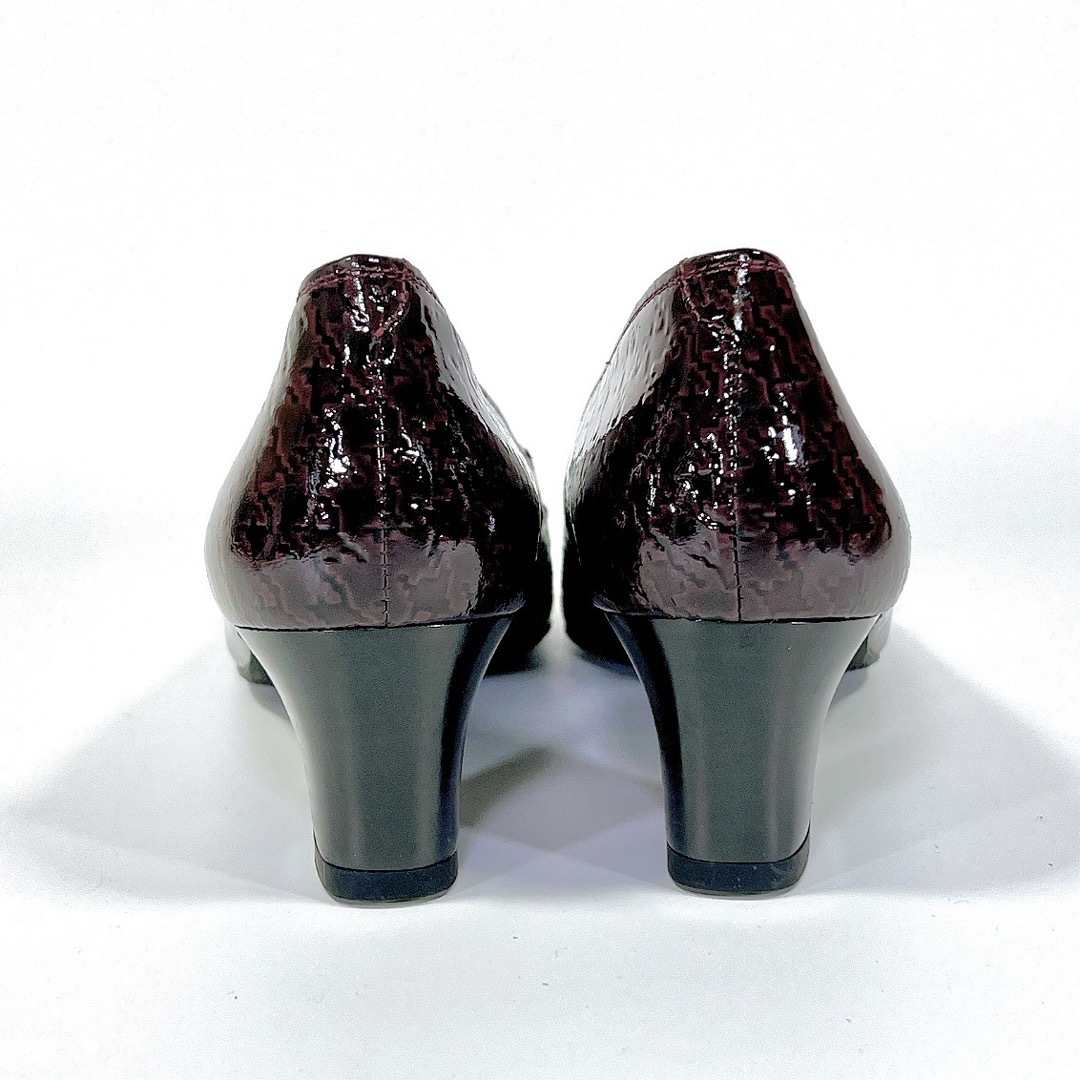 【新品未使用】MIHAMA ビット 金具 エナメル パンプス ボルドー 23.0 レディースの靴/シューズ(ハイヒール/パンプス)の商品写真
