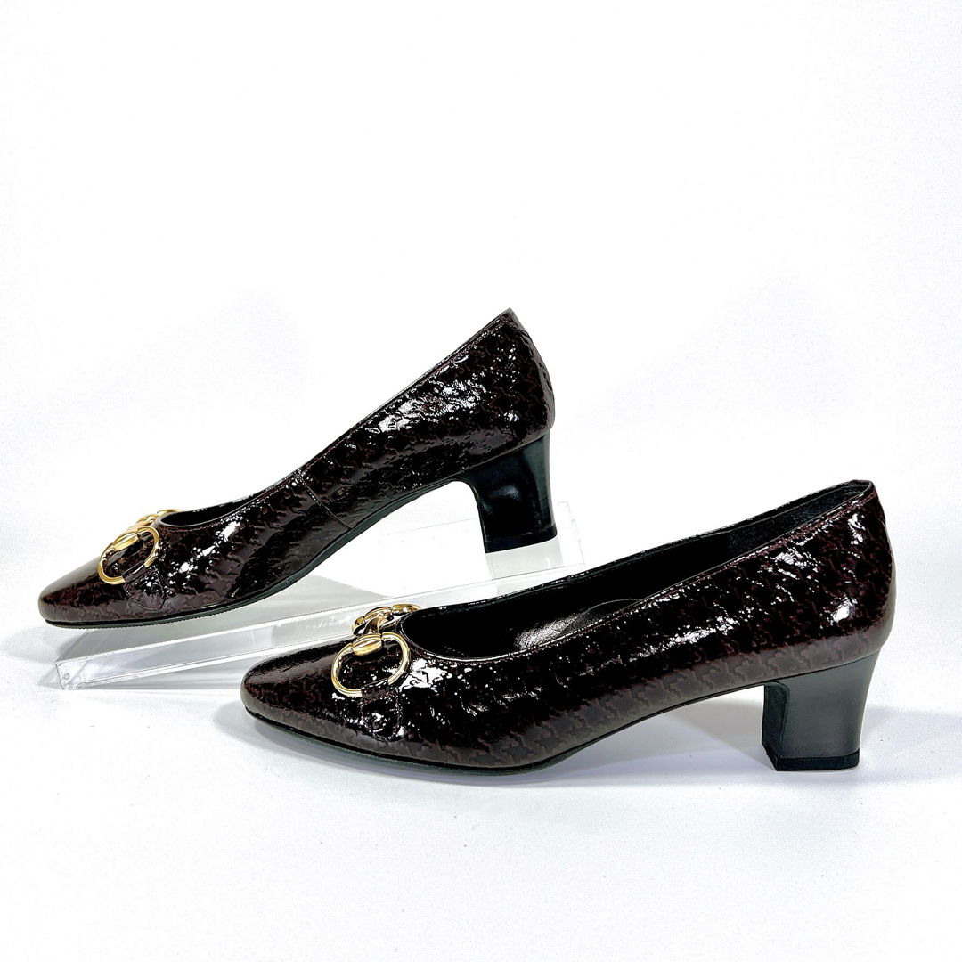 【新品未使用】MIHAMA ビット 金具 エナメル パンプス ボルドー 23.0 レディースの靴/シューズ(ハイヒール/パンプス)の商品写真