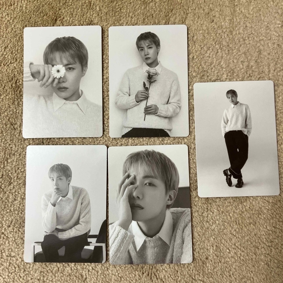 防弾少年団(BTS)(ボウダンショウネンダン)のBTS POPUP  MONOCHROME ミニフォトカード ホビ エンタメ/ホビーのタレントグッズ(アイドルグッズ)の商品写真