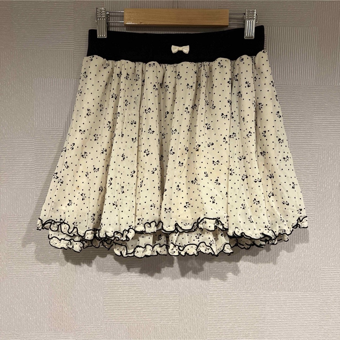 フレアスカート フリル りぼん ドット 水玉 モノトーン デート ガーリー レディースのスカート(ミニスカート)の商品写真