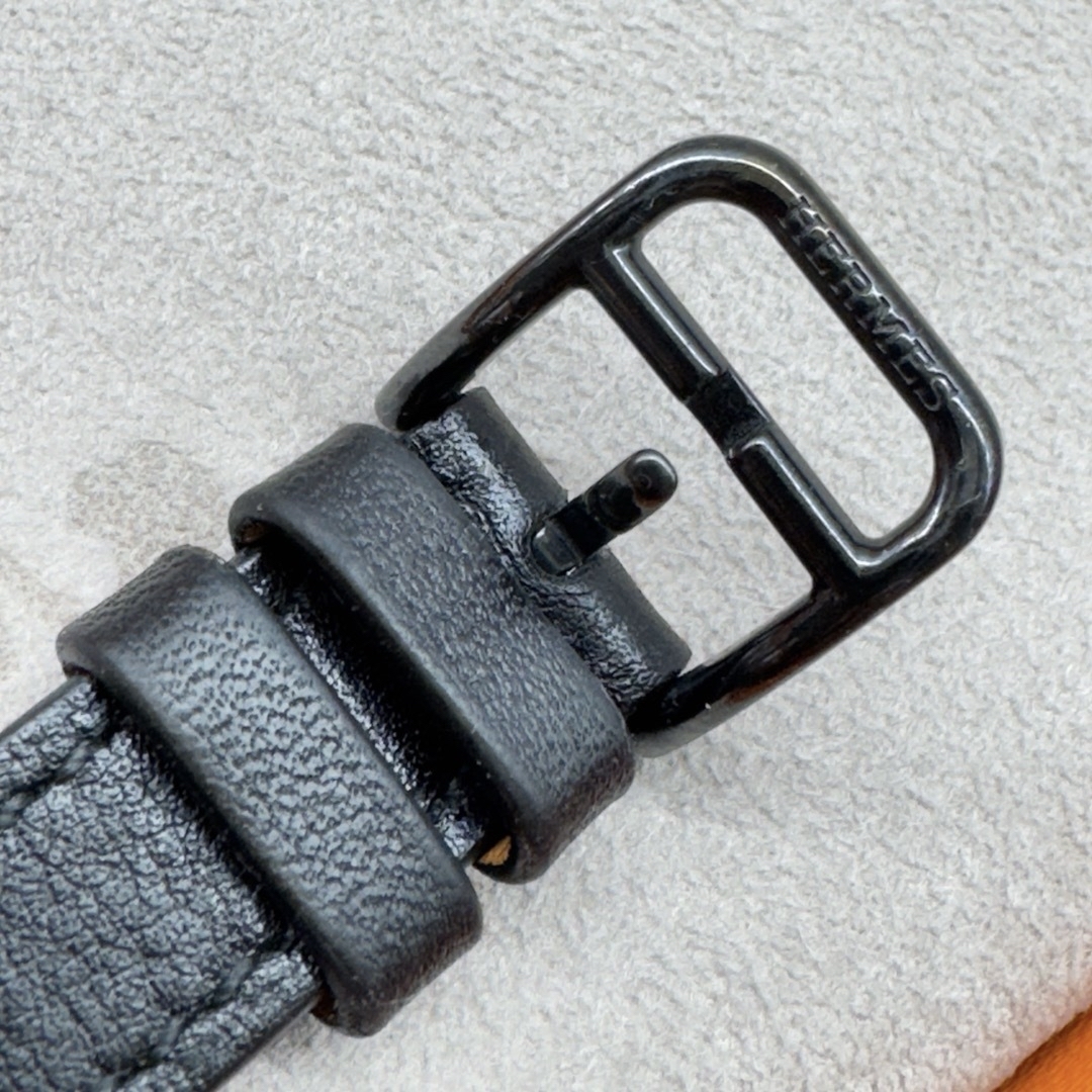 Apple(アップル)の1793 Apple Watch エルメス　ブラック　二重　HERMES レザー レディースのファッション小物(腕時計)の商品写真