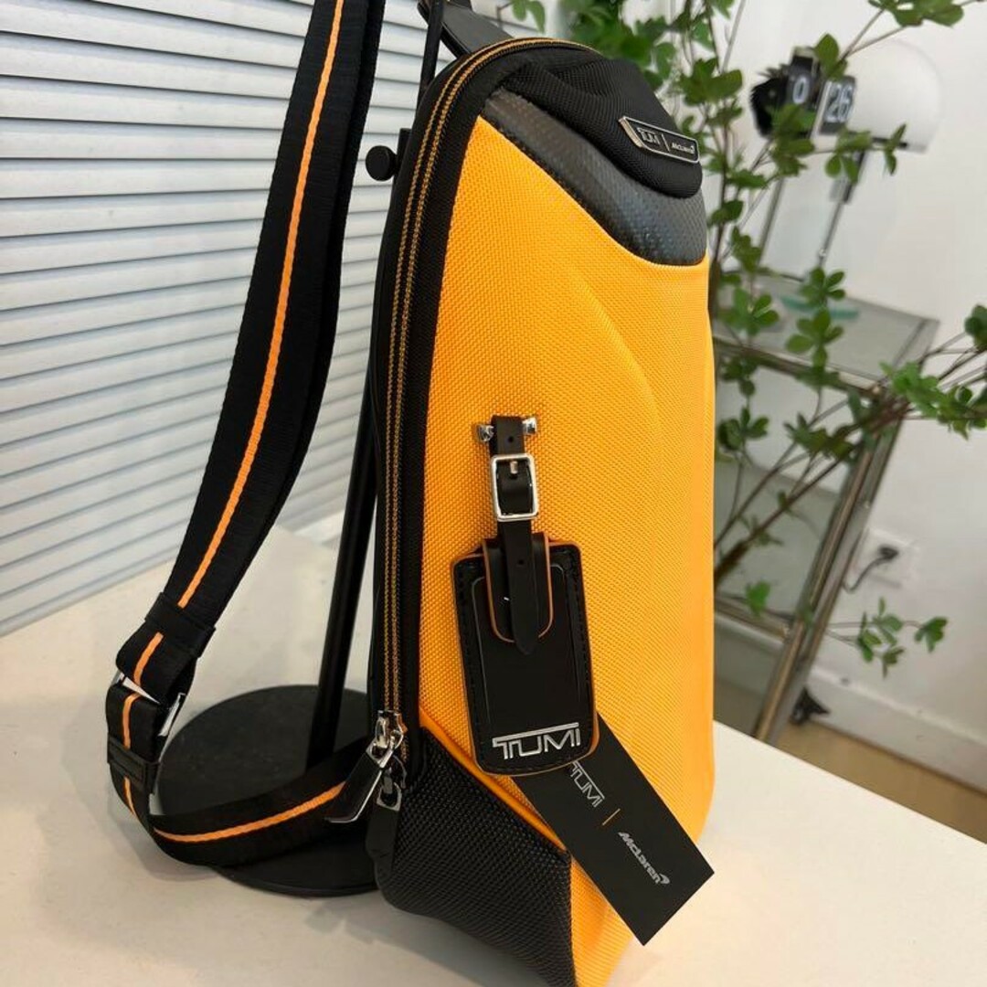 TUMI(トゥミ)の【新品未使用】TUMI I MCLAREN トルク スリング メンズのバッグ(ショルダーバッグ)の商品写真