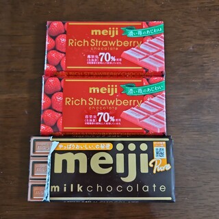メイジ(明治)の明治 meiji リッチストロベリー2個&ミルクチョコレート1個 計3個(菓子/デザート)