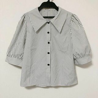 シーイン(SHEIN)の【新品未使用】半袖 シャツブラウス ストライプ パフスリーブ 可愛い 美品(シャツ/ブラウス(半袖/袖なし))