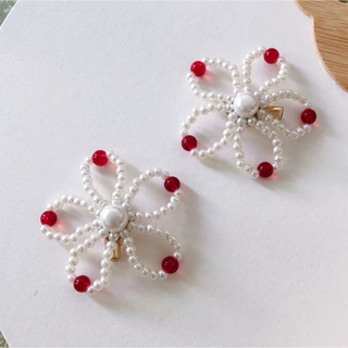 ウィゴー(WEGO)の真珠赤珠珠花 白赤金色髪飾り2点セット　ヘアピン　中華風　結婚式　着物和服　漢服(ヘアピン)