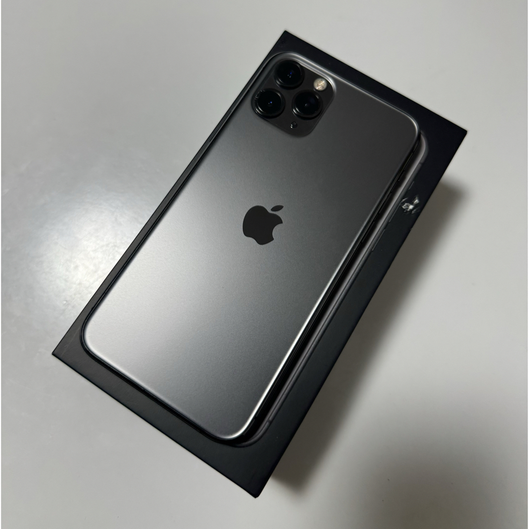 iPhone(アイフォーン)の【最終値下げ】iPhone11Pro ブラック 64GB SIMフリー スマホ/家電/カメラのスマートフォン/携帯電話(スマートフォン本体)の商品写真