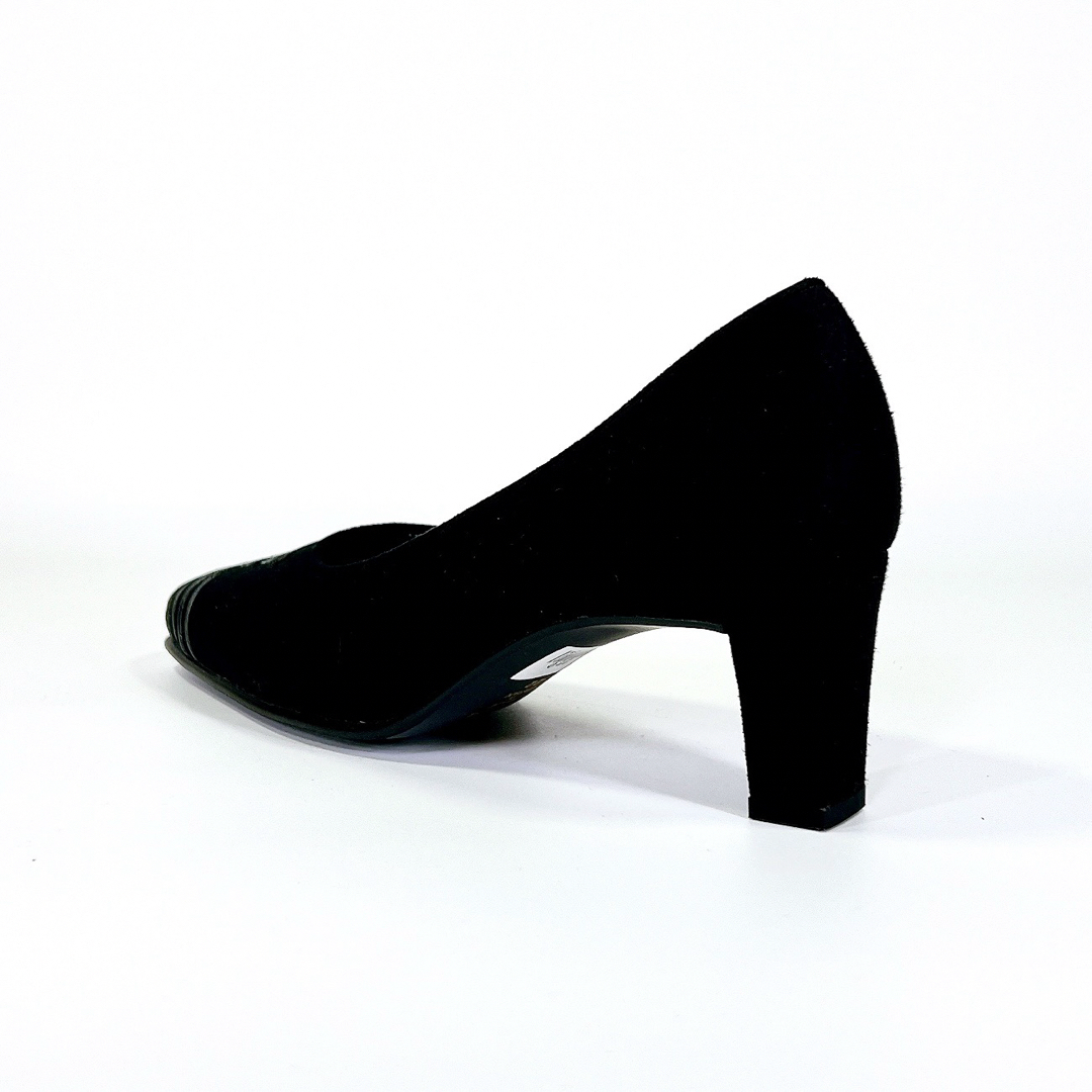 【新品未使用】t.inaba スクエアトゥ スエード レザー パンプス黒22.0 レディースの靴/シューズ(ハイヒール/パンプス)の商品写真
