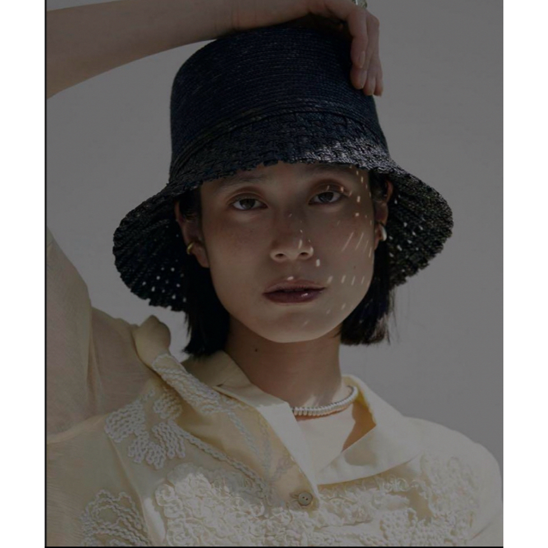 Ameri VINTAGE(アメリヴィンテージ)のAmeriVintage GRLD BUCKET HAT ブラック レディースの帽子(麦わら帽子/ストローハット)の商品写真