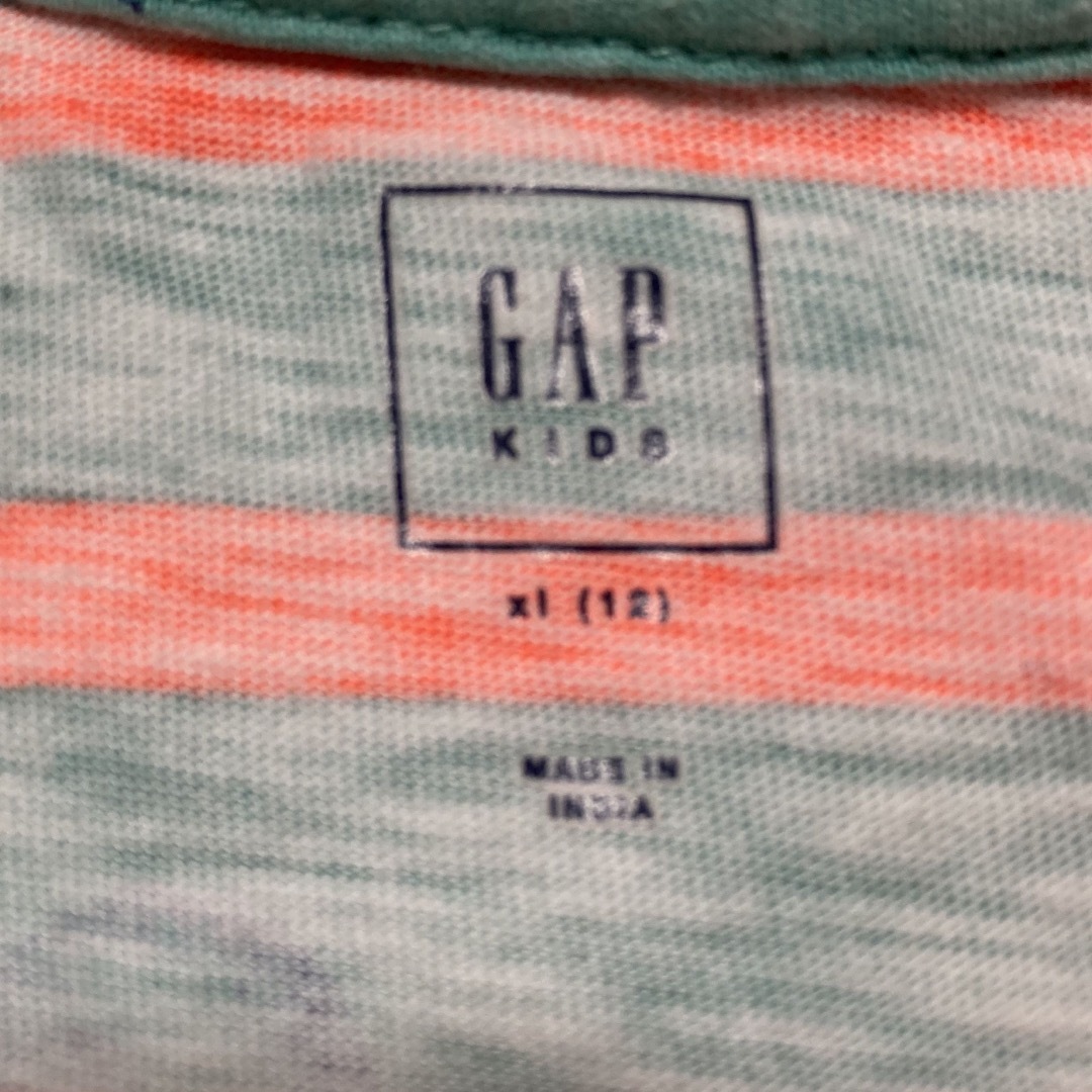 GAP Kids(ギャップキッズ)のGAP ポロシャツ　140センチ キッズ/ベビー/マタニティのキッズ服男の子用(90cm~)(Tシャツ/カットソー)の商品写真