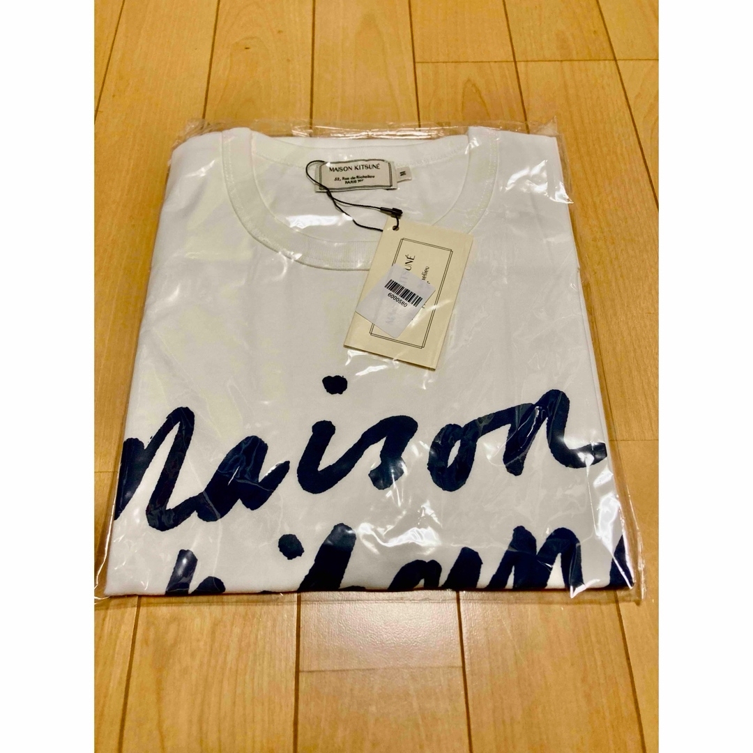 MAISON KITSUNE'(メゾンキツネ)の① M メゾンキツネ　筆記体ロゴ　半袖Tシャツ　白 レディースのトップス(Tシャツ(半袖/袖なし))の商品写真