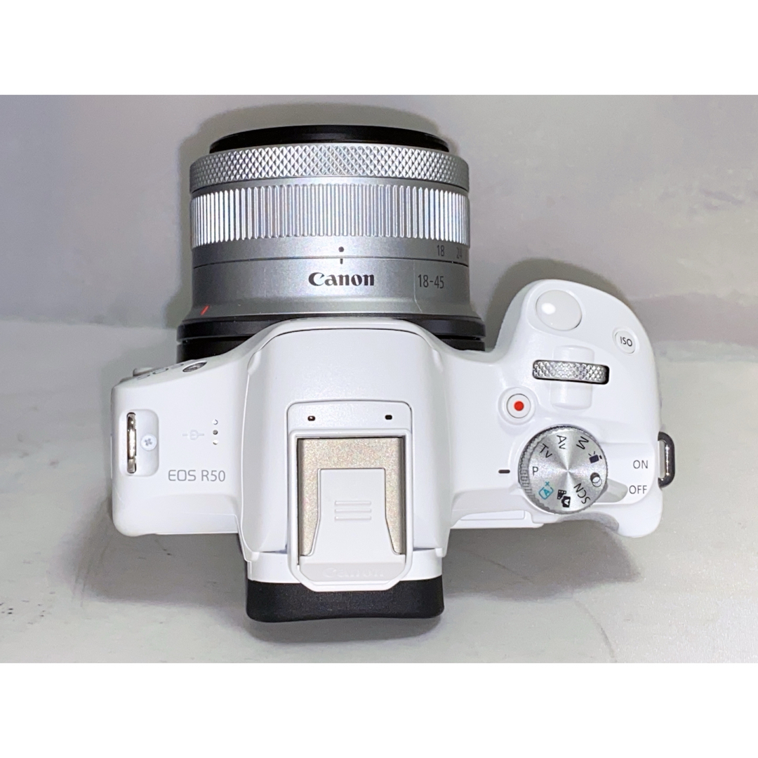 Canon(キヤノン)の【未使用品】Canon EOS R50 18-45mm レンズキット カメラ スマホ/家電/カメラのカメラ(ミラーレス一眼)の商品写真