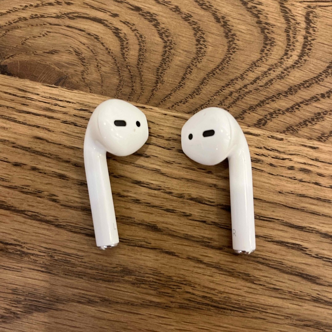 Apple(アップル)のAirPods スマホ/家電/カメラのオーディオ機器(ヘッドフォン/イヤフォン)の商品写真