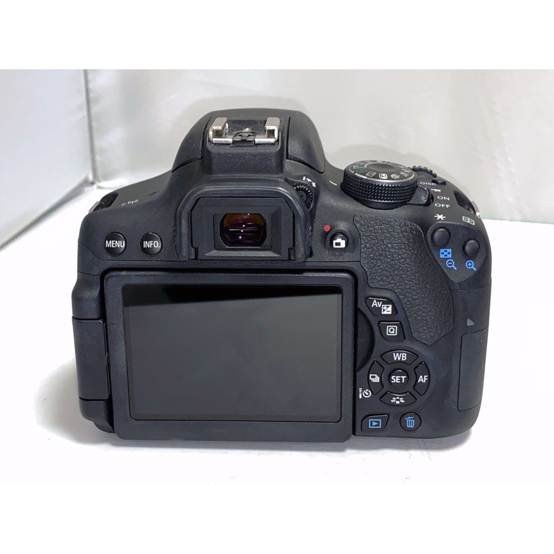 【最安値】Canon EOS kiss X8i 18-55mm レンズキット スマホ/家電/カメラのカメラ(デジタル一眼)の商品写真