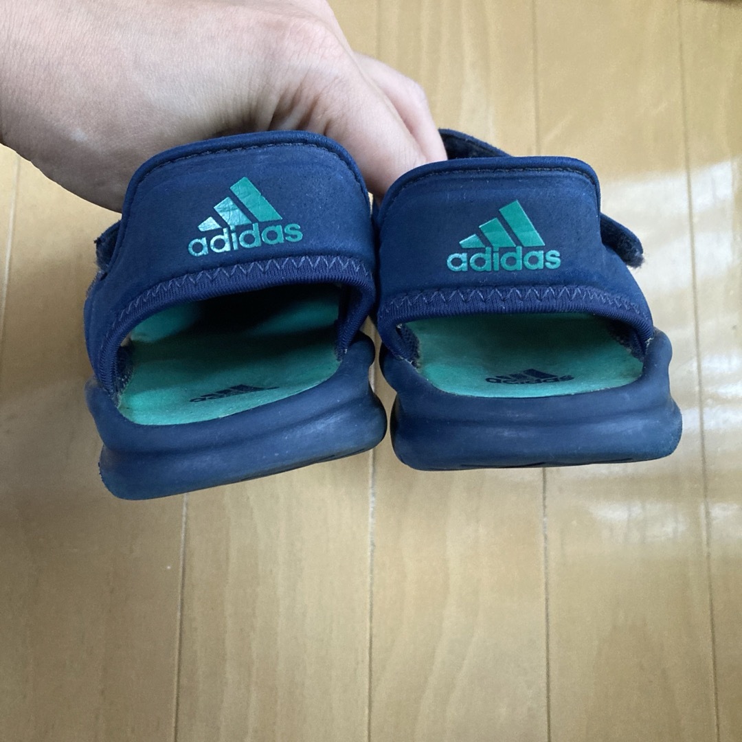 adidas(アディダス)のアディダス　サンダル　18cm キッズ/ベビー/マタニティのキッズ靴/シューズ(15cm~)(サンダル)の商品写真